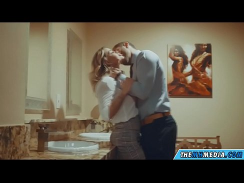 ❤️ Nalika pirang semok seduces sampeyan ing toilet umum ️❌ Saru keras ing pornojv.novoporn.ru ❤